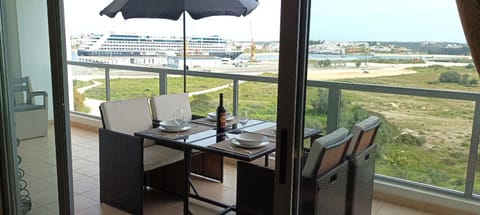 Balcony/Terrace, River view, Breakfast