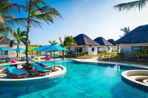 Patio, Day, Natural landscape, Garden, Balcony/Terrace, Garden view, Pool view, Swimming pool, sunbed