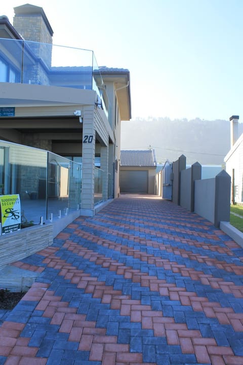 Ocean at doors step Apartment in Western Cape