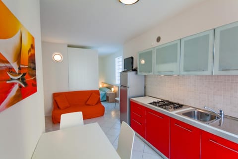 TV and multimedia, Kitchen or kitchenette, stove