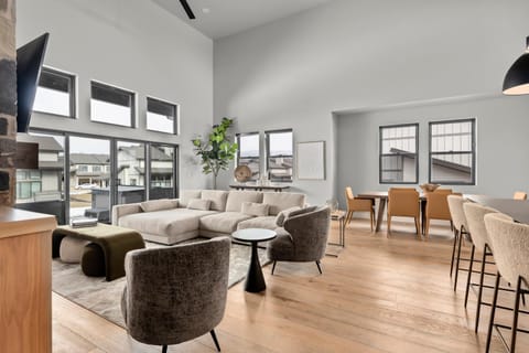 Kitchen or kitchenette, Living room, Seating area