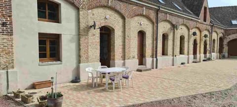 Property building, Patio, Day