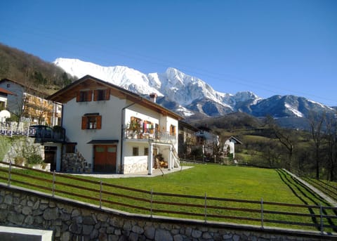 Patio, Natural landscape, Garden, On site, Mountain view