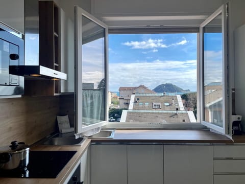 Natural landscape, Kitchen or kitchenette, stove