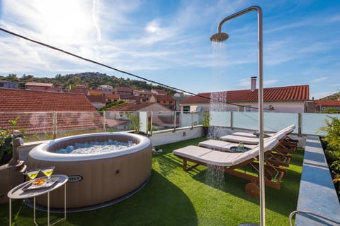 Hot Tub, Balcony/Terrace, Spa and wellness centre/facilities, Mountain view, Open Air Bath, sunbed