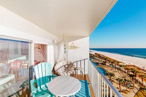 Summit Beach Resort, Unit 704 House in Upper Grand Lagoon