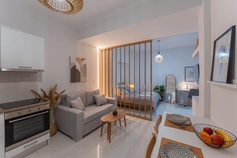 TV and multimedia, Kitchen or kitchenette, Living room, Seating area, Dining area