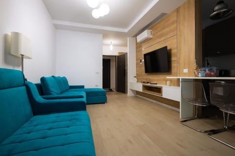 Communal lounge/ TV room, Living room, Seating area, air conditioner