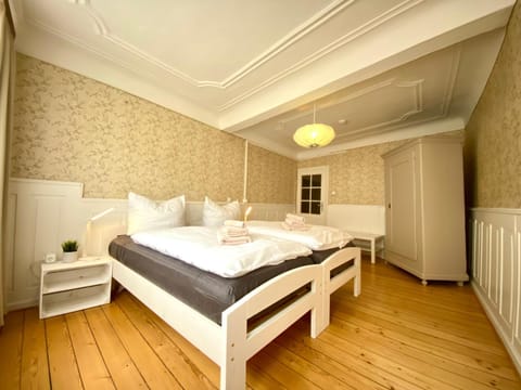 Property building, Bed, Photo of the whole room, Bedroom, towels, wardrobe
