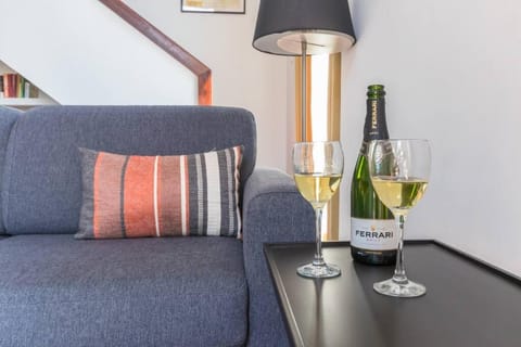 Living room, Food and drinks, Seating area, Alcoholic drinks