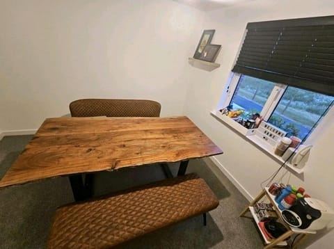 Darnley southside room in a private home 61 Leggastston Road Vacation rental in Glasgow