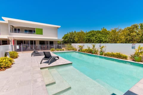 Swimming pool, Breakfast, sunbed
