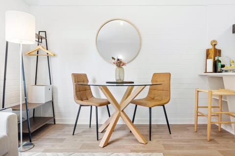 Seating area, Dining area