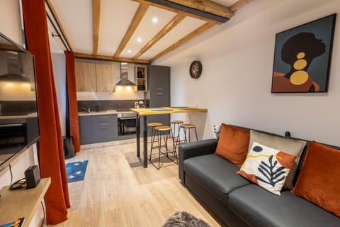 Kitchen or kitchenette, Living room