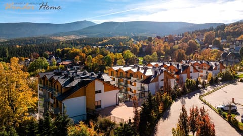 Property building, Day, Neighbourhood, Natural landscape, Bird's eye view, Mountain view, Location