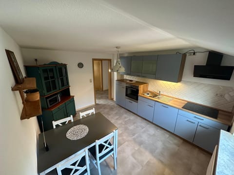 Kitchen or kitchenette, Dining area, pet friendly, stove