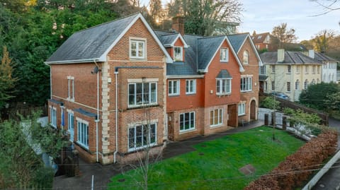 The Hideaway by Grandeur Property Apartment in Poole