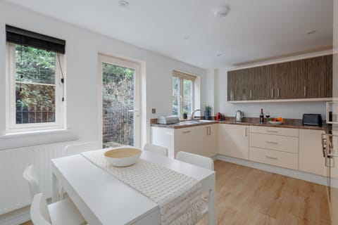 The Hideaway by Grandeur Property Apartment in Poole