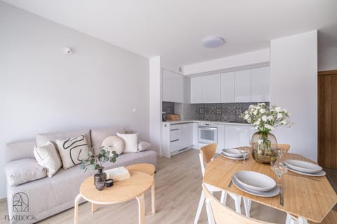 Kitchen or kitchenette, Living room, Seating area, Dining area, stove