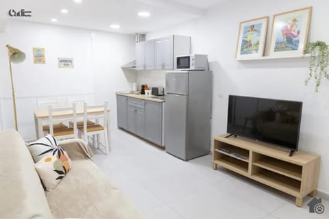 Dining area, Pets, Inner courtyard view, internet, air conditioner