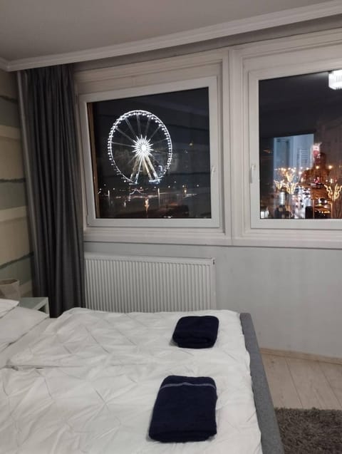 Bedroom, City view