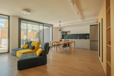 Kitchen or kitchenette, Living room, Seating area, Dining area