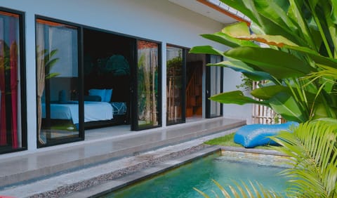 Property building, Balcony/Terrace, Swimming pool