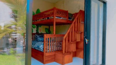 Bedroom, bunk bed
