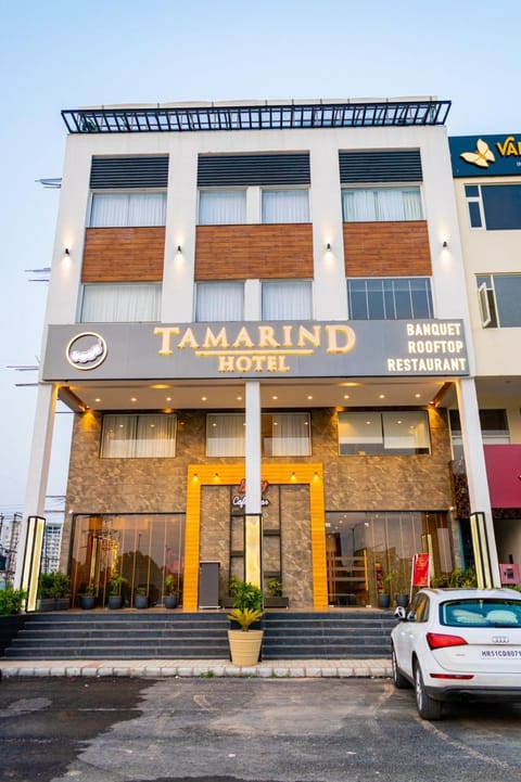 Property building, Day, Location, Parking