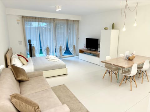 Kitchen or kitchenette, Living room, Bedroom, stove, kitchen
