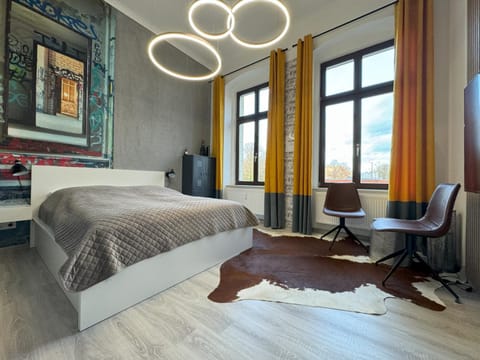 Bed, Living room, Photo of the whole room, Bedroom