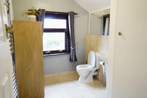 2BR Home W/ en-suite toilet, Town Centre Ipswich. House in Ipswich