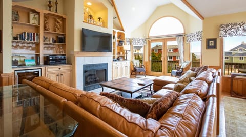 Semi-Oceanfront, Private Pool, Ocean Views, Close to beach! WL808, Beach Dreams House in Corolla