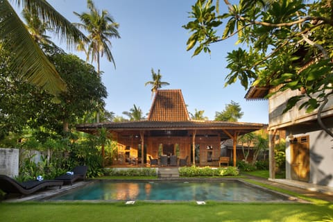 Property building, Swimming pool