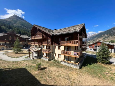 Appartement à Lanslebourg-Val Cenis, résidence Les Alpages, 4 pers, piscine, sauna, parking inclus - FR-1-508-286 Apartment in Piedmont