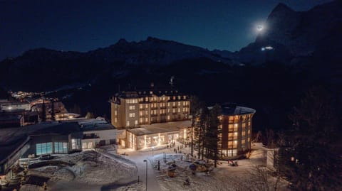 Property building, Winter, Location