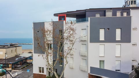 Property building, Sea view, Location