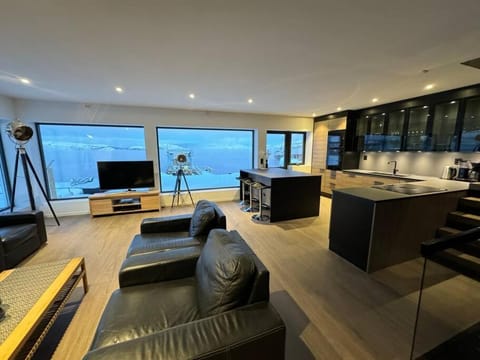 TV and multimedia, Living room, Dining area, Sea view