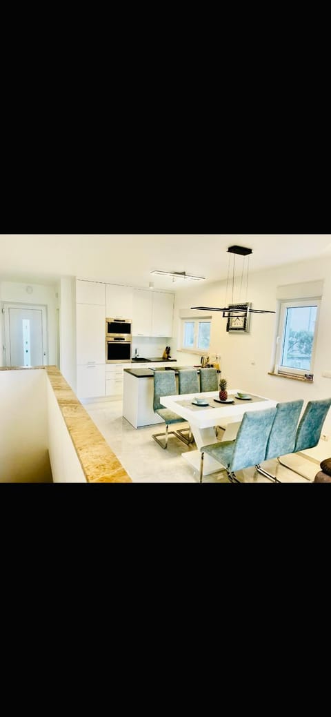 Kitchen or kitchenette, Dining area, kitchen