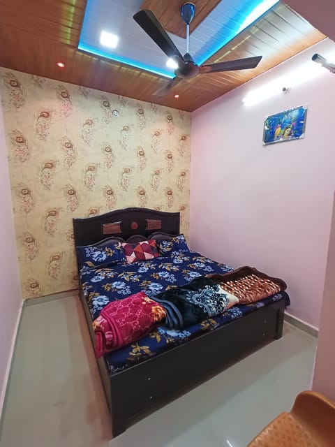 Bed, Living room, Photo of the whole room, Bedroom