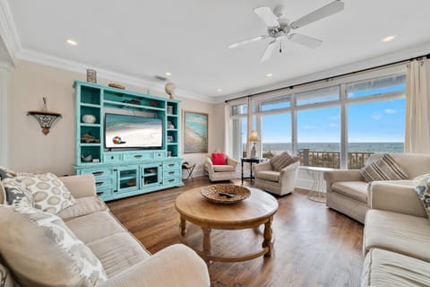 Shoreline Breeze House in West Beach