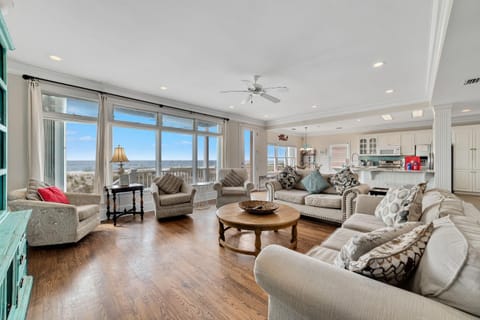 Shoreline Breeze House in West Beach