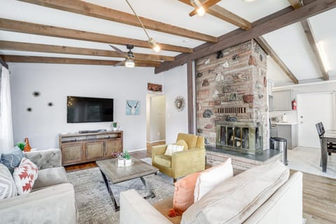 Pet-Friendly Sedona Home Hot Tub, Walk to Trails! House in Sedona