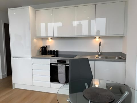 Kitchen or kitchenette, pet friendly, stove