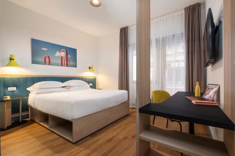 Bed, TV and multimedia, Photo of the whole room, Bedroom