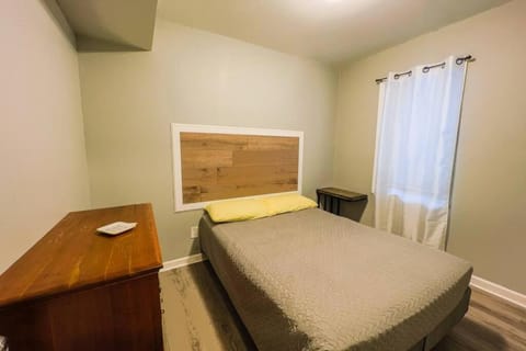 Spacious 3BR 3 Bath close to Niagara Falls Apartment in Niagara Falls