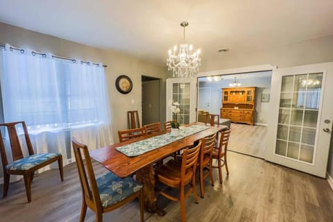 Spacious 3BR 3 Bath close to Niagara Falls Apartment in Niagara Falls