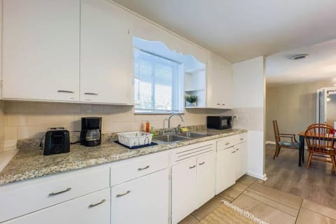 Relaxing 3BR 3 Bath close to the falls Apartment in Niagara Falls