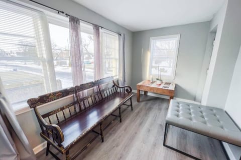 Relaxing 3BR 3 Bath close to the falls Apartment in Niagara Falls