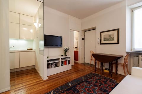 TV and multimedia, Kitchen or kitchenette, Photo of the whole room